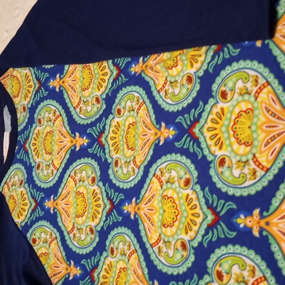 LuLaRoe Top Size S - Picture 3 of 7